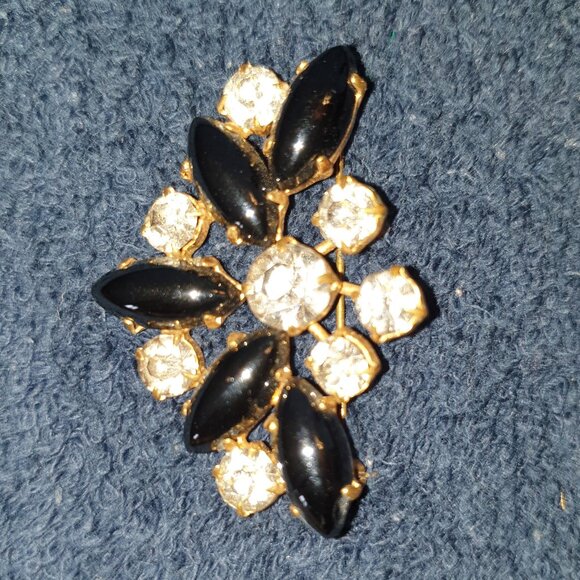 ✨ Vintage Glamour White Rhinestone & Black Stone Gold-Tone Brooch ✨ - Picture 1 of 11